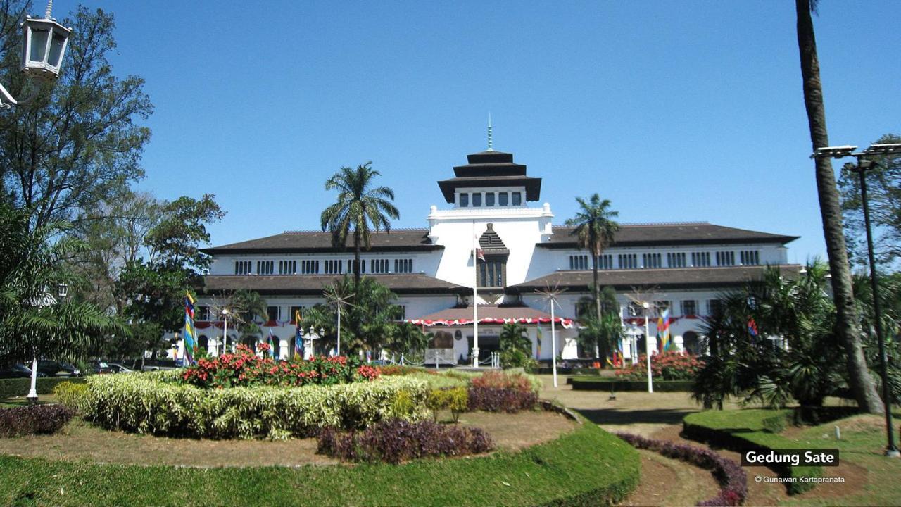 Bantal Guling Alun Alun Bandung Hotel Exterior photo
