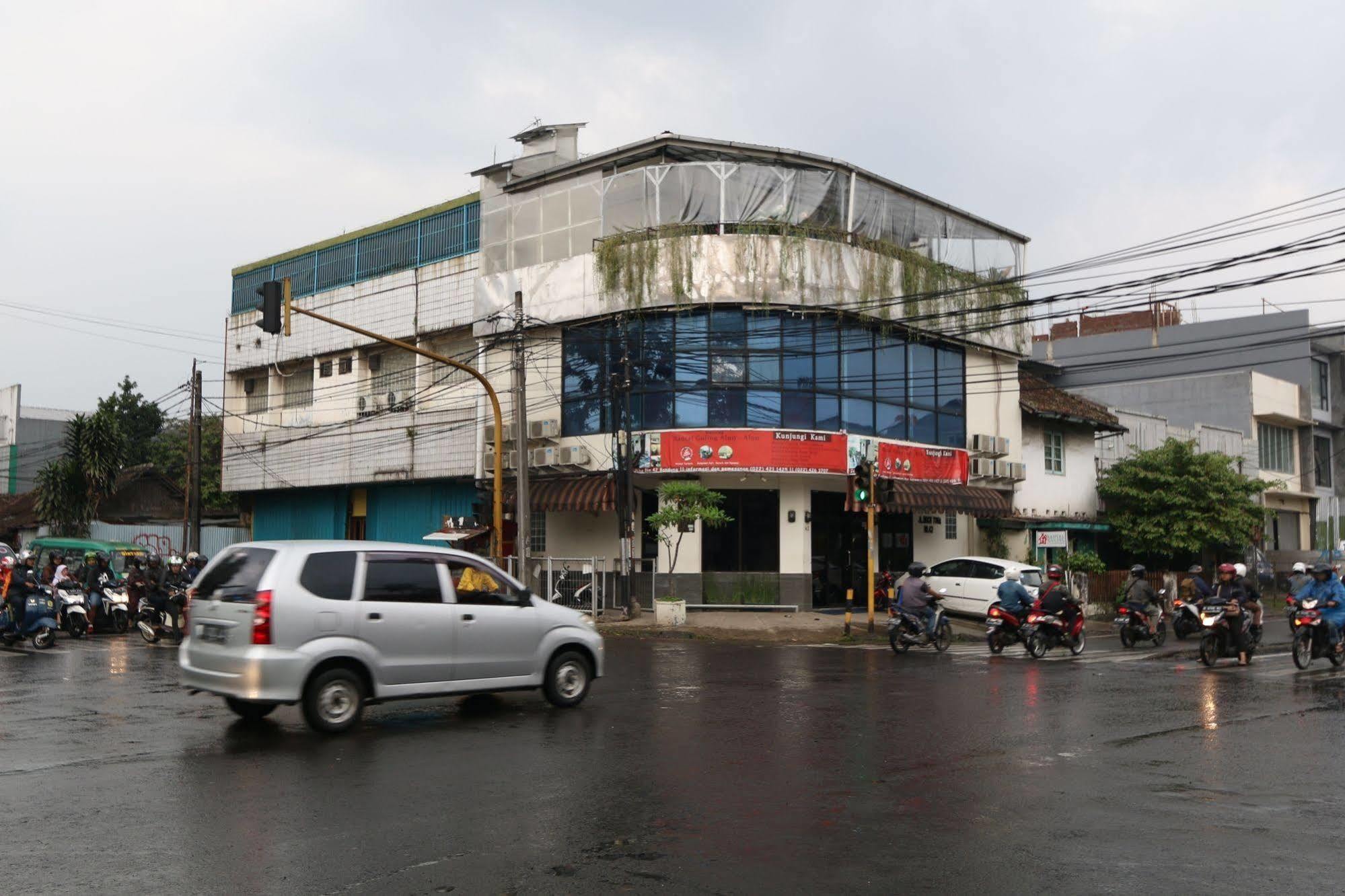 Bantal Guling Alun Alun Bandung Hotel Exterior photo