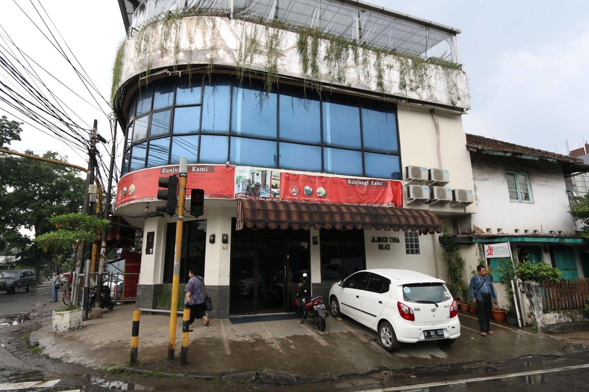 Bantal Guling Alun Alun Bandung Hotel Exterior photo