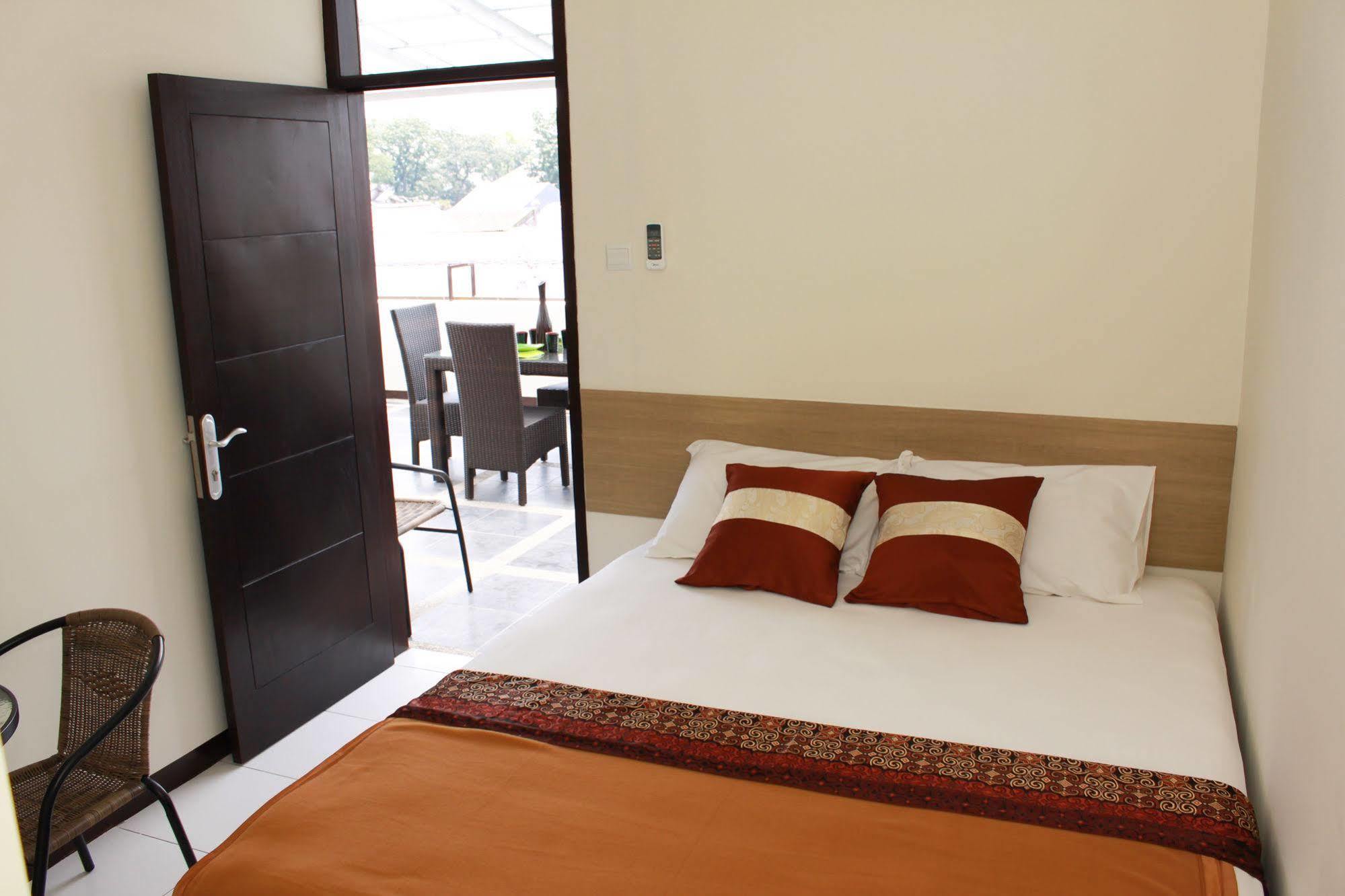 Bantal Guling Alun Alun Bandung Hotel Exterior photo