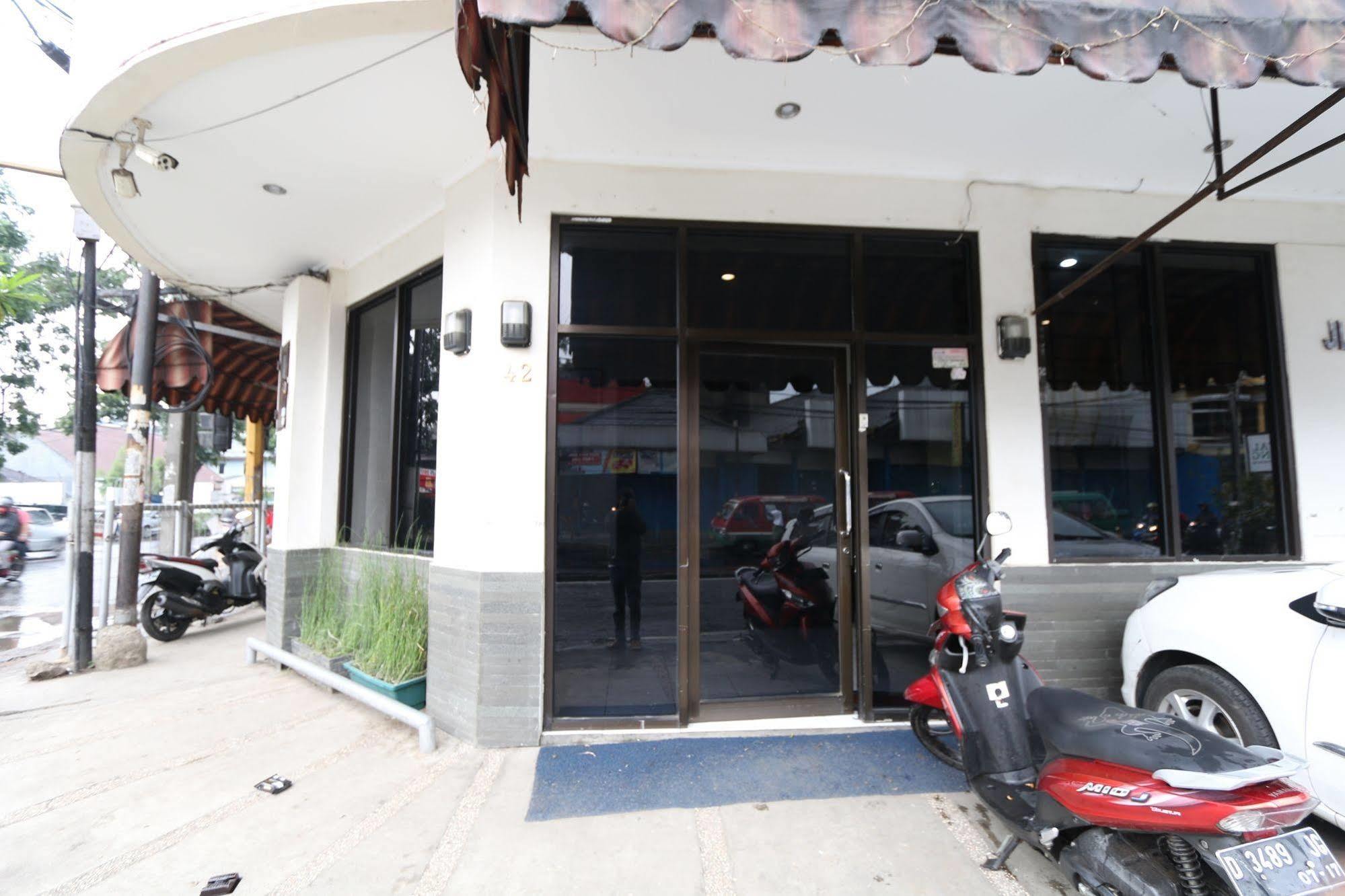 Bantal Guling Alun Alun Bandung Hotel Exterior photo