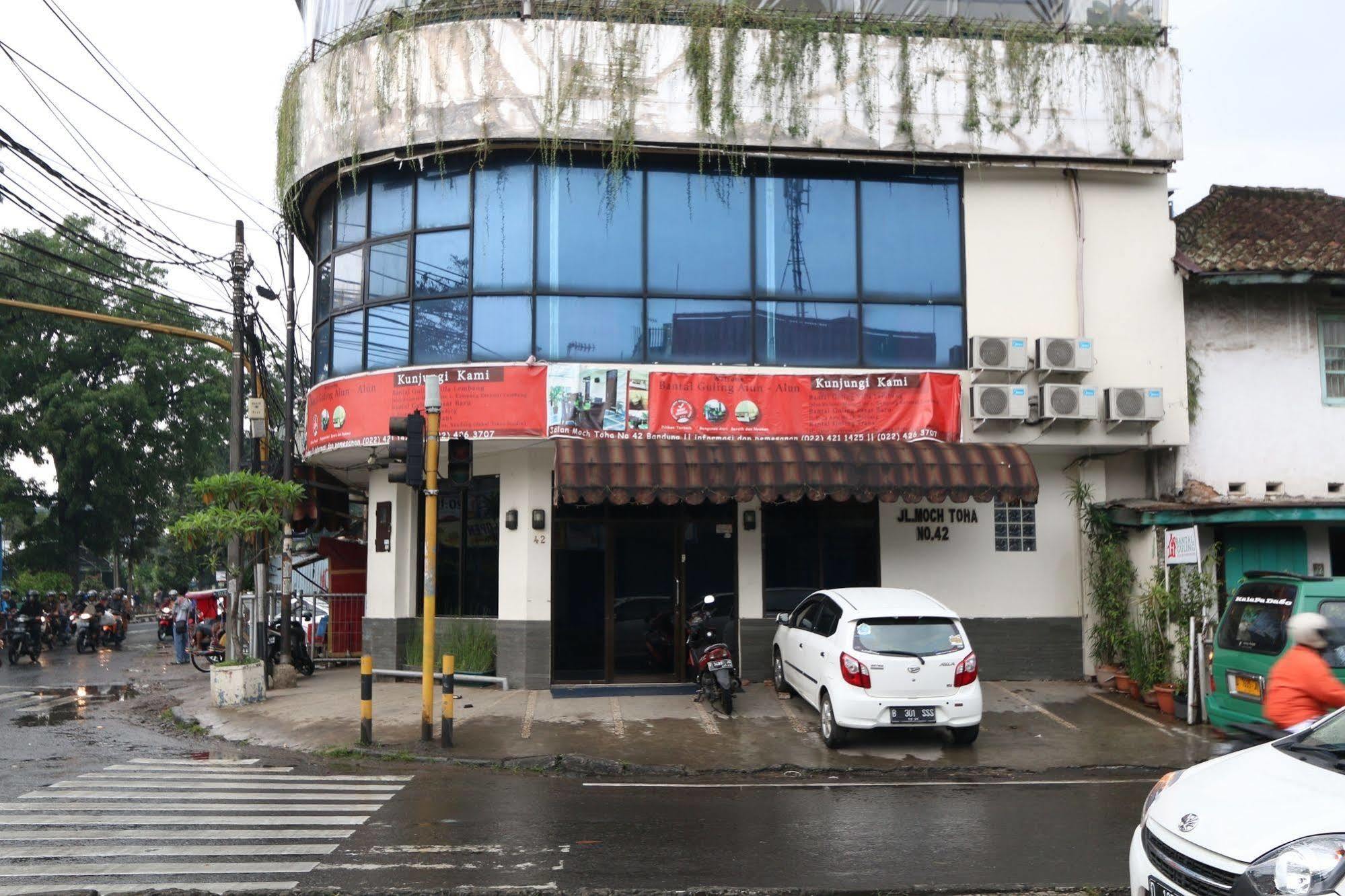 Bantal Guling Alun Alun Bandung Hotel Exterior photo