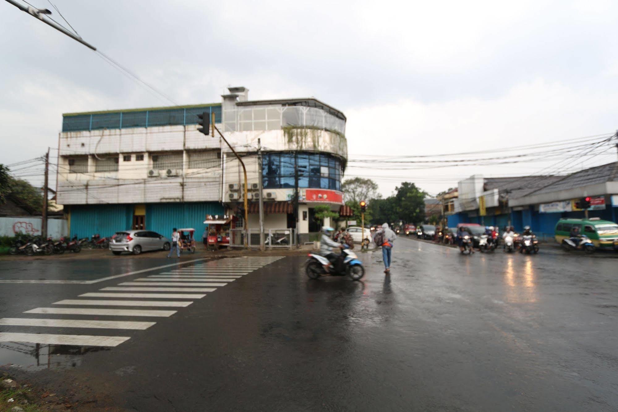 Bantal Guling Alun Alun Bandung Hotel Exterior photo