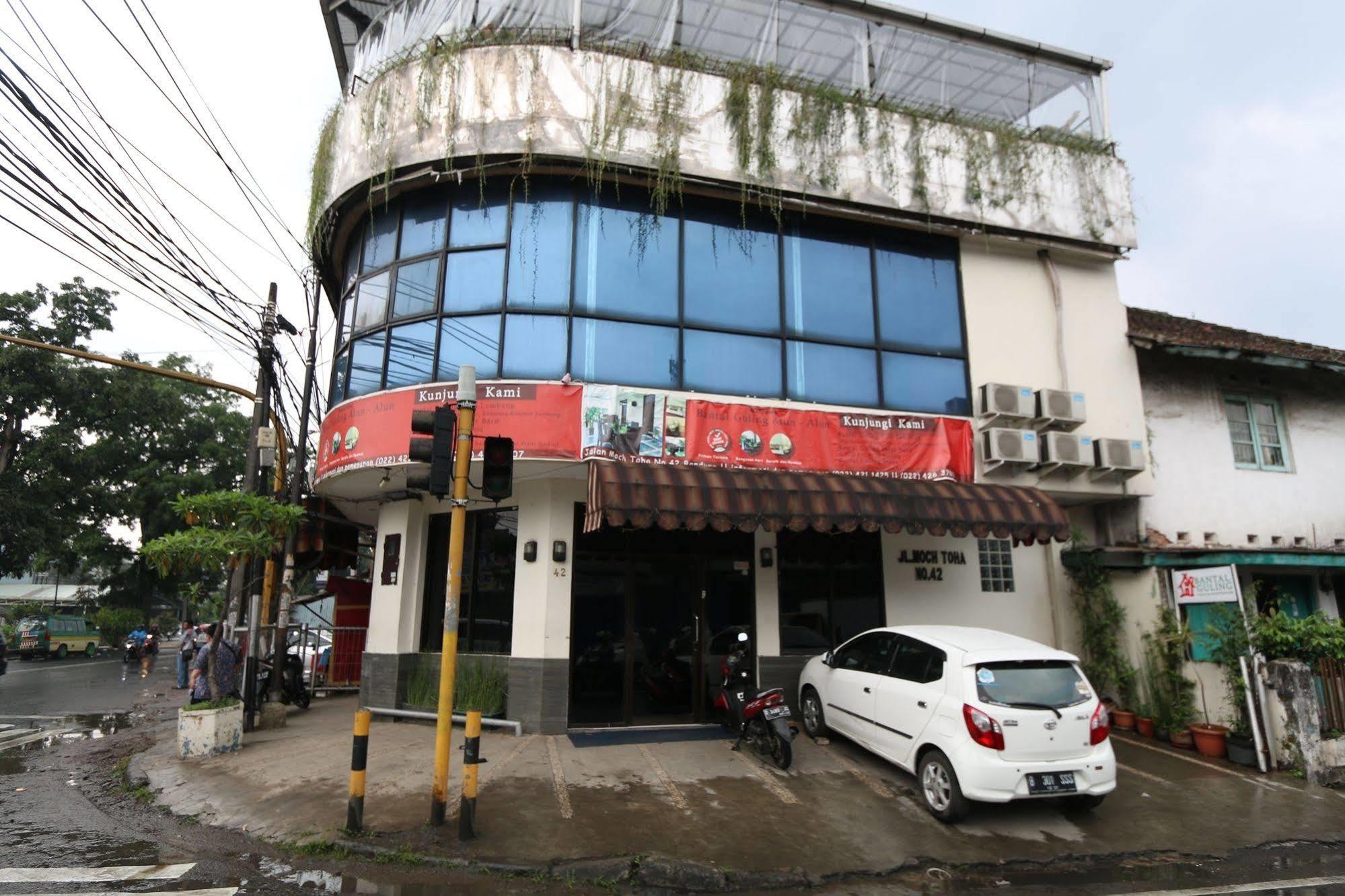Bantal Guling Alun Alun Bandung Hotel Exterior photo